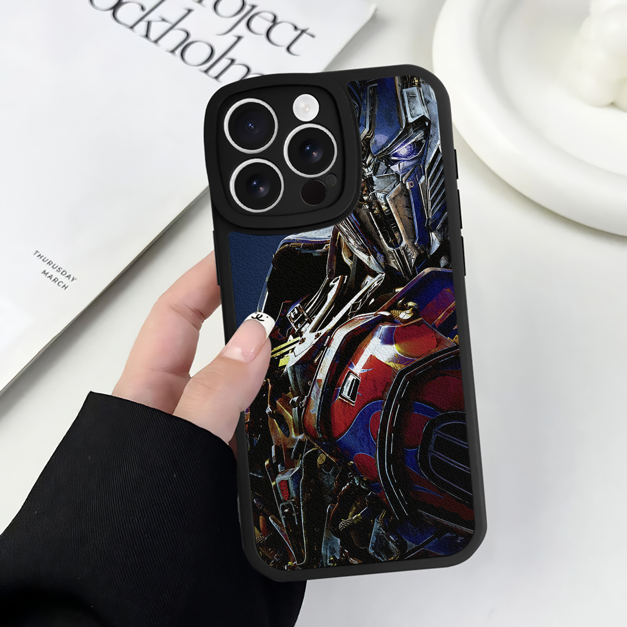 （画像用） Transformers トランスフォーマー 【iPhone 16シリーズ対応】シリコンスマホケース（レザー調） 材質：シリコン